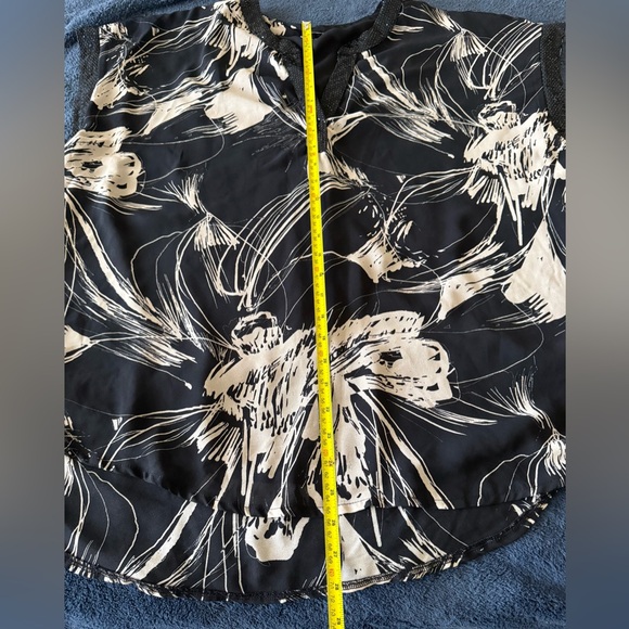 Women's plus-size blouse in size 2XL, black and beige with a floral pattern. - Picture 9 of 10